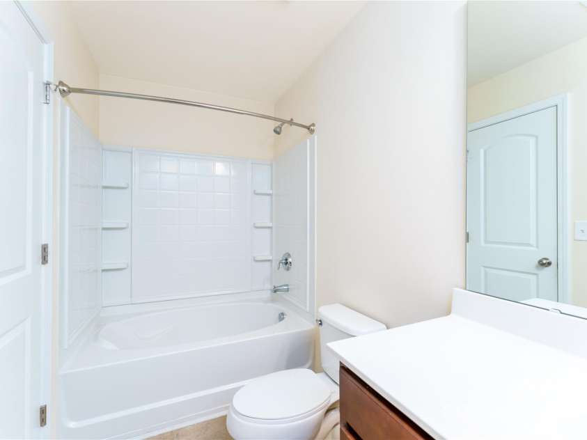 162 Limerick Road, Mooresville, NC 28115.  MLS# CAR4242807, YatesRealty ID 9150. Full hall bath upstairs