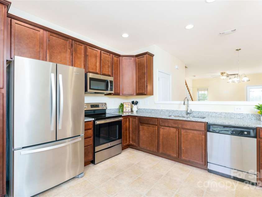 162 Limerick Road, Mooresville, NC 28115.  MLS# CAR4242807, YatesRealty ID 9150. Large kitchen