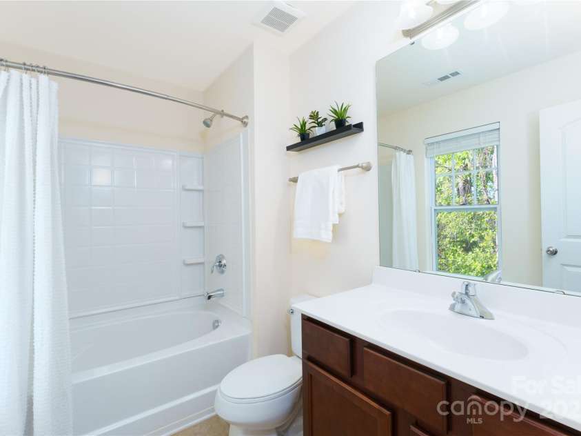 162 Limerick Road, Mooresville, NC 28115.  MLS# CAR4242807, YatesRealty ID 9150. Primary bathroom