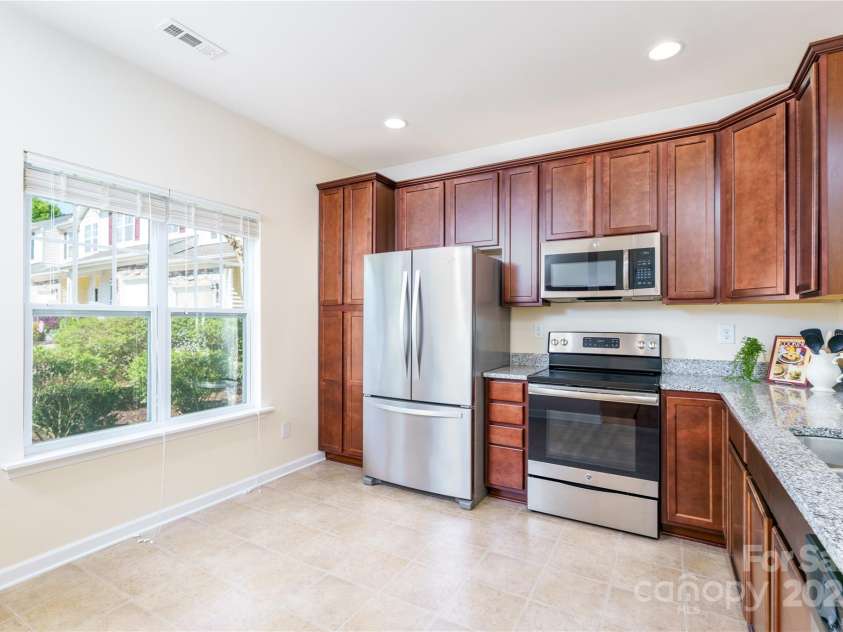 162 Limerick Road, Mooresville, NC 28115.  MLS# CAR4242807, YatesRealty ID 9150. Stainless appliances
