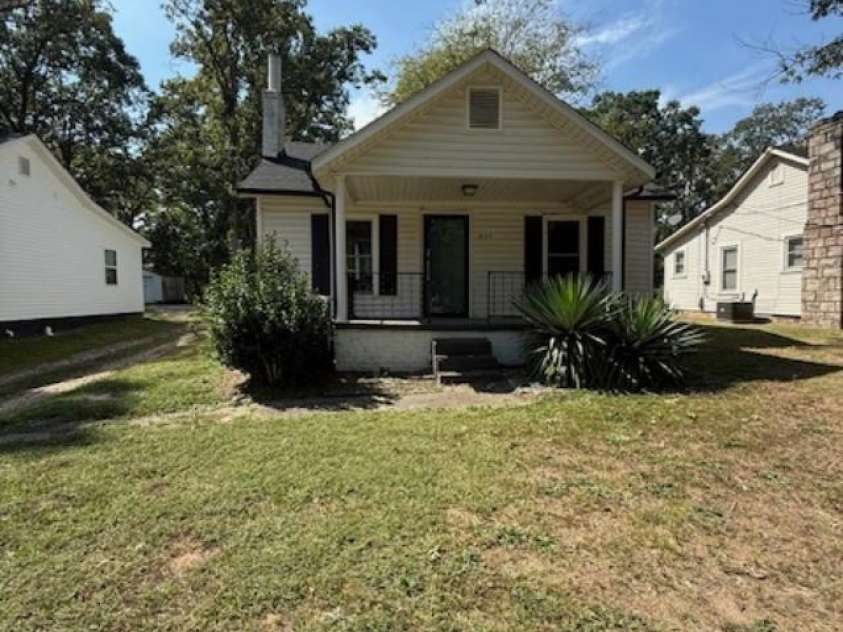 807 Carolyn Avenue, Kannapolis, NC 28083.  MLS# CAR4308585, YatesRealty ID 9150. 