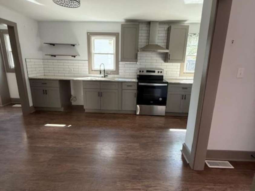 807 Carolyn Avenue, Kannapolis, NC 28083.  MLS# CAR4308585, YatesRealty ID 9150. 