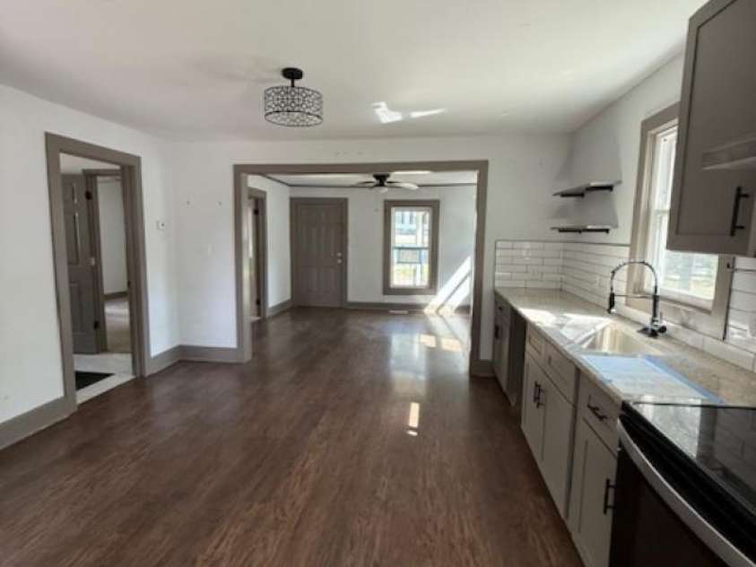 807 Carolyn Avenue, Kannapolis, NC 28083.  MLS# CAR4308585, YatesRealty ID 9150. 