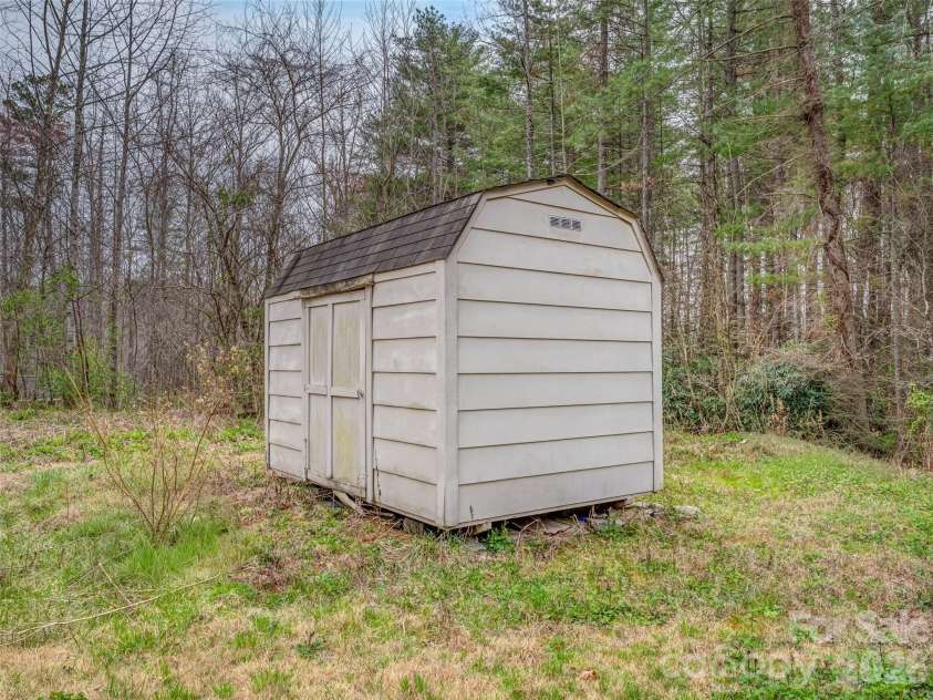 206 Chapman Hill Road, Pisgah Forest, NC 28768.  MLS# CAR4363155, YatesRealty ID 9152. 