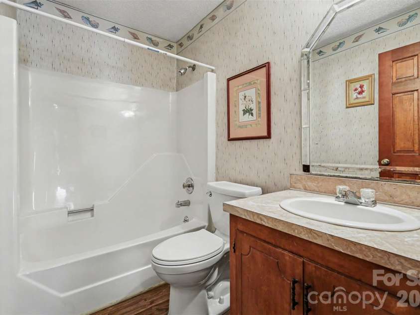 2114 Wilson Avenue, Charlotte, NC 28208.  MLS# CAR4391484, YatesRealty ID 9153. Full hall bathroom