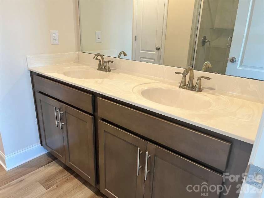 1111 Kalli Drive, Matthews, NC 28104.  MLS# CAR4360070, YatesRealty ID 9154. Master Bath