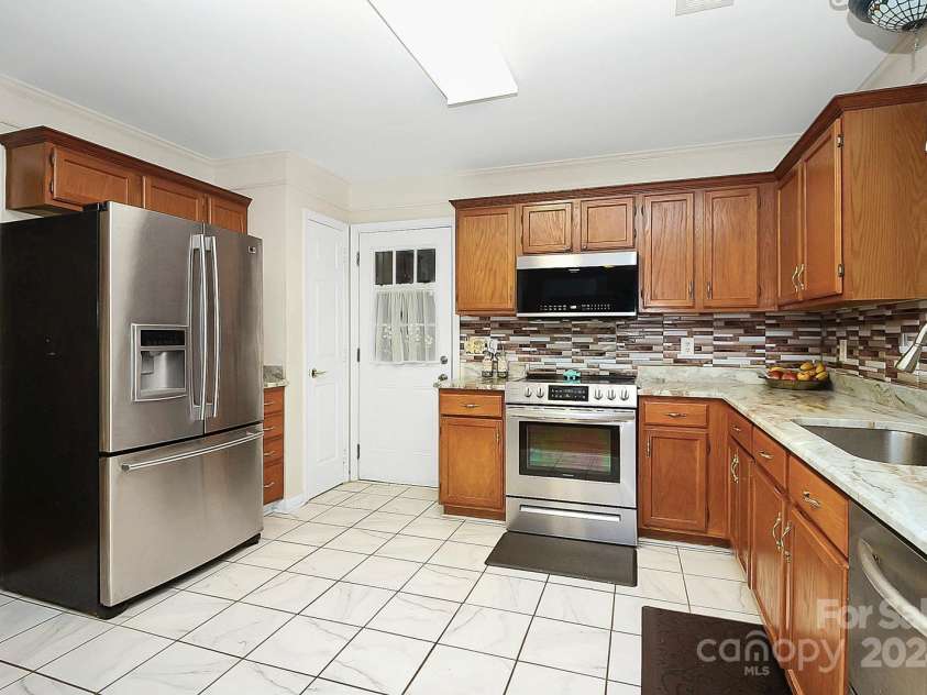 1846 Colin Creek Lane, Charlotte, NC 28214.  MLS# CAR4200052, YatesRealty ID 9154. 