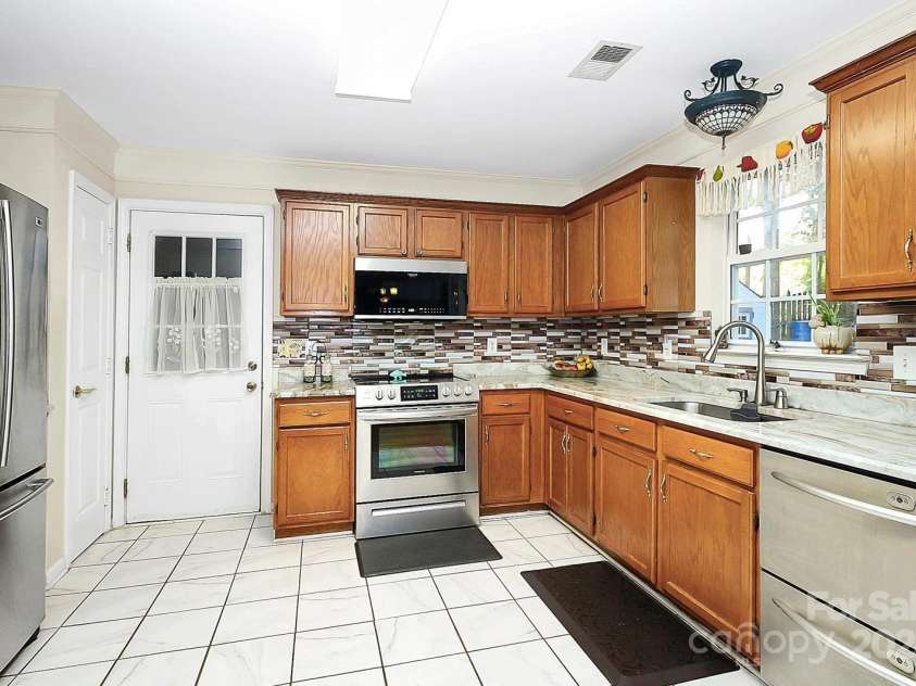 1846 Colin Creek Lane, Charlotte, NC 28214.  MLS# CAR4200052, YatesRealty ID 9154. 
