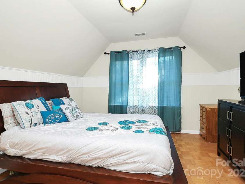 1846 Colin Creek Lane, Charlotte, NC 28214.  MLS# CAR4200052, YatesRealty ID 9154. 