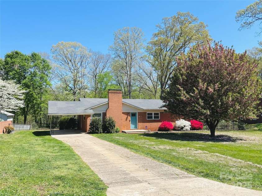 1160 11th Street Circle, Hickory, NC 28601.  MLS# CAR4214175, YatesRealty ID 9155. 