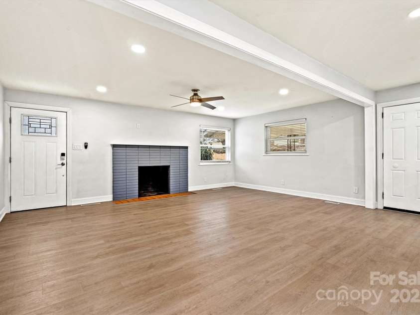 1160 11th Street Circle, Hickory, NC 28601.  MLS# CAR4214175, YatesRealty ID 9155. 