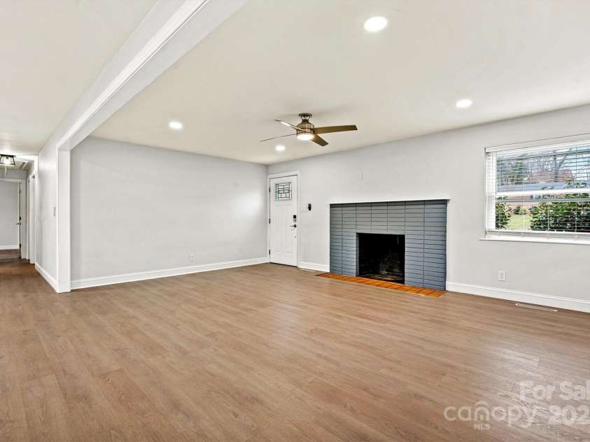 1160 11th Street Circle, Hickory, NC 28601.  MLS# CAR4214175, YatesRealty ID 9155. 