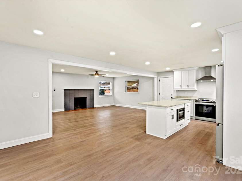 1160 11th Street Circle, Hickory, NC 28601.  MLS# CAR4214175, YatesRealty ID 9155. 