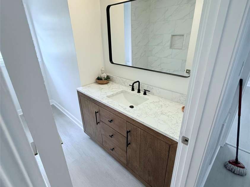 1160 11th Street Circle, Hickory, NC 28601.  MLS# CAR4214175, YatesRealty ID 9155. 