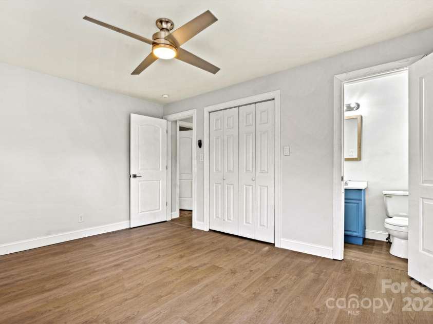 1160 11th Street Circle, Hickory, NC 28601.  MLS# CAR4214175, YatesRealty ID 9155. 