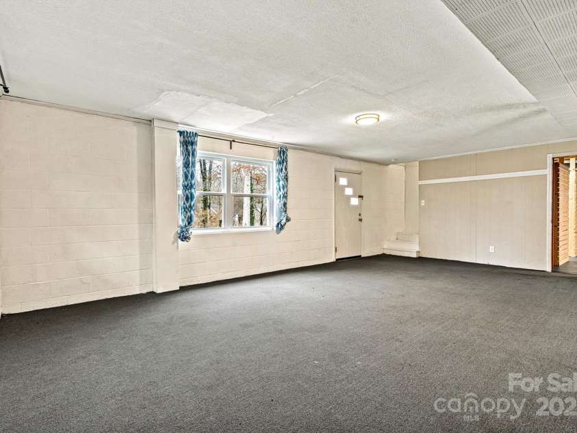 1160 11th Street Circle, Hickory, NC 28601.  MLS# CAR4214175, YatesRealty ID 9155. 