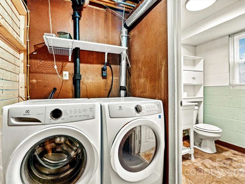 1160 11th Street Circle, Hickory, NC 28601.  MLS# CAR4214175, YatesRealty ID 9155. 