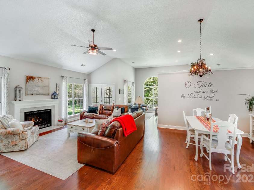 11003 Pale Hickory Lane, Charlotte, NC 28215.  MLS# CAR4234435, YatesRealty ID 9156. 