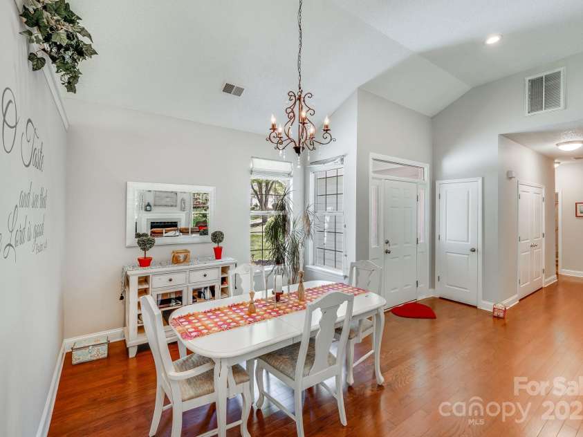 11003 Pale Hickory Lane, Charlotte, NC 28215.  MLS# CAR4234435, YatesRealty ID 9156. 