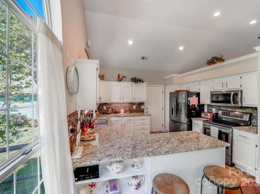 11003 Pale Hickory Lane, Charlotte, NC 28215.  MLS# CAR4234435, YatesRealty ID 9156. 