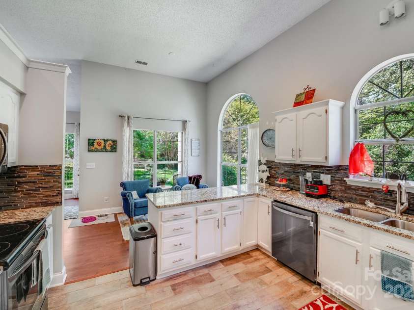 11003 Pale Hickory Lane, Charlotte, NC 28215.  MLS# CAR4234435, YatesRealty ID 9156. 