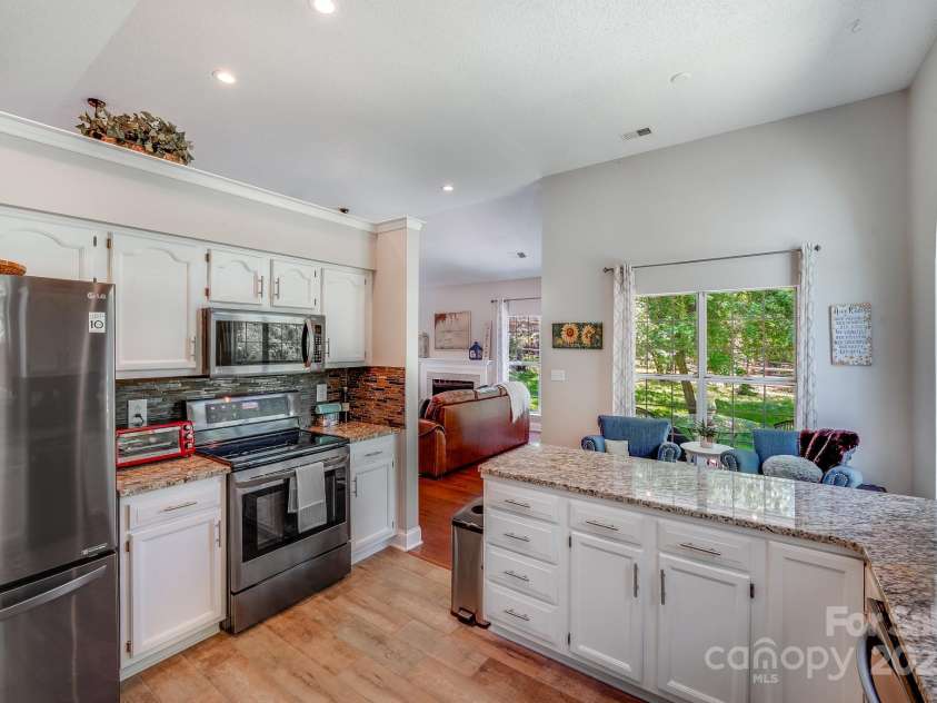 11003 Pale Hickory Lane, Charlotte, NC 28215.  MLS# CAR4234435, YatesRealty ID 9156. 