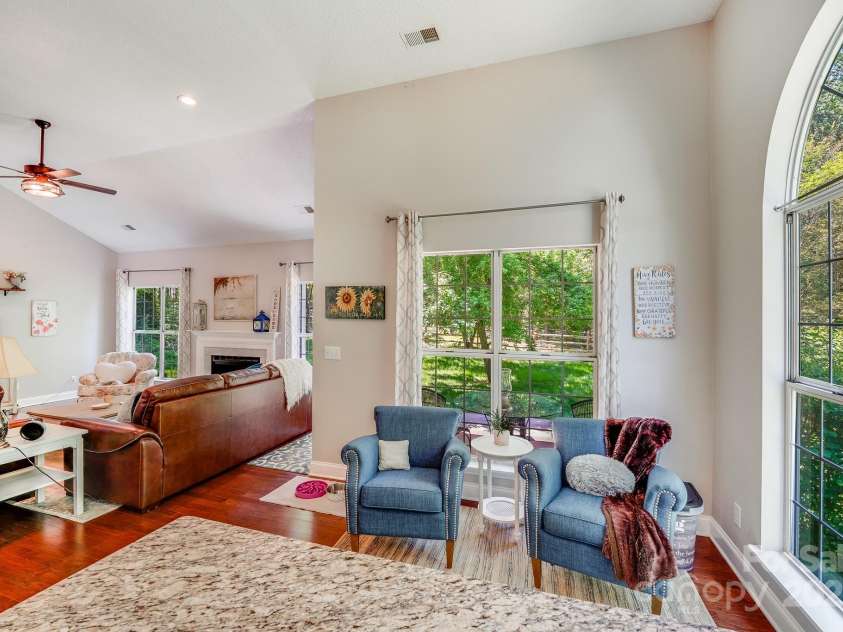 11003 Pale Hickory Lane, Charlotte, NC 28215.  MLS# CAR4234435, YatesRealty ID 9156. 