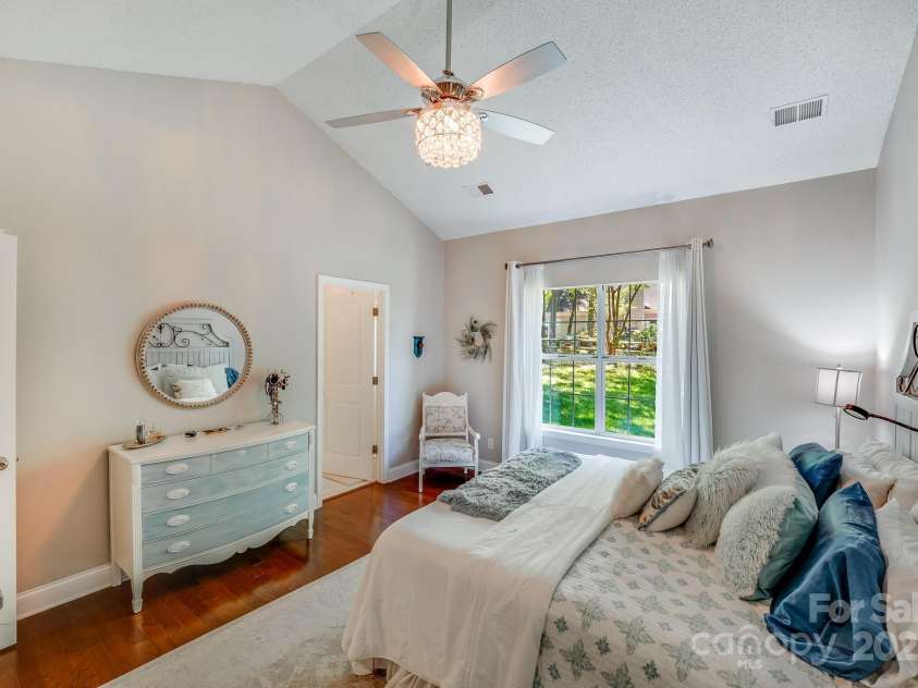 11003 Pale Hickory Lane, Charlotte, NC 28215.  MLS# CAR4234435, YatesRealty ID 9156. 