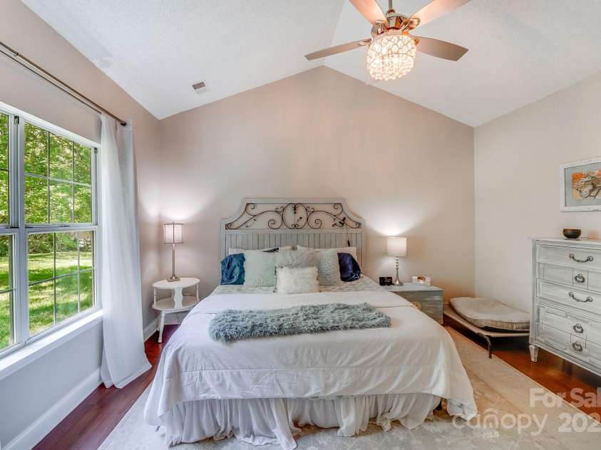 11003 Pale Hickory Lane, Charlotte, NC 28215.  MLS# CAR4234435, YatesRealty ID 9156. 