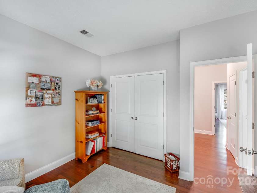 11003 Pale Hickory Lane, Charlotte, NC 28215.  MLS# CAR4234435, YatesRealty ID 9156. 