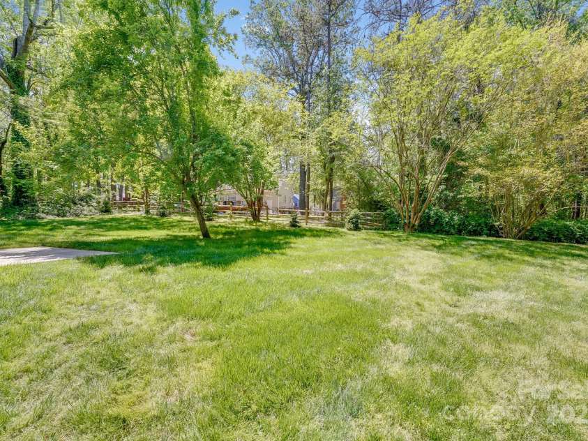 11003 Pale Hickory Lane, Charlotte, NC 28215.  MLS# CAR4234435, YatesRealty ID 9156. 