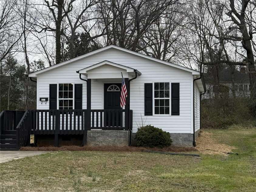 629 Caldwell Street, Salisbury, NC 28144.  MLS# CAR4217112, YatesRealty ID 9157. 