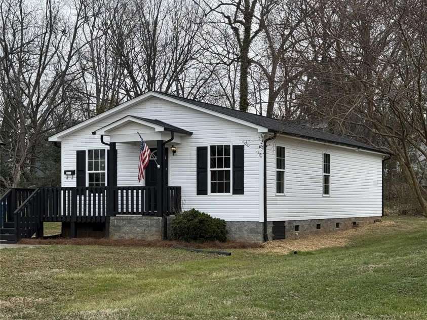629 Caldwell Street, Salisbury, NC 28144.  MLS# CAR4217112, YatesRealty ID 9157. 