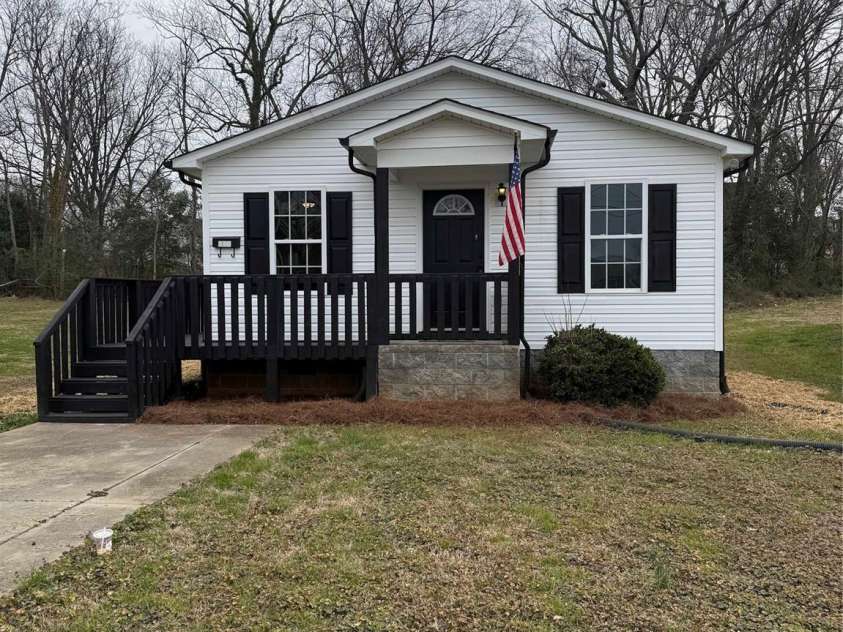 629 Caldwell Street, Salisbury, NC 28144.  MLS# CAR4217112, YatesRealty ID 9157. 
