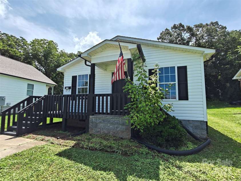 629 Caldwell Street, Salisbury, NC 28144.  MLS# CAR4217112, YatesRealty ID 9157. 