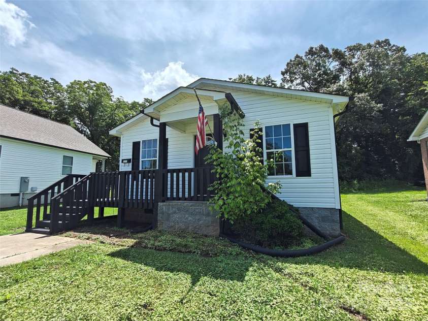 629 Caldwell Street, Salisbury, NC 28144.  MLS# CAR4217112, YatesRealty ID 9157. 