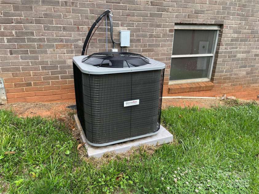 114 Aqua Drive, Forest City, NC 28043.  MLS# CAR4263371, YatesRealty ID 916. 