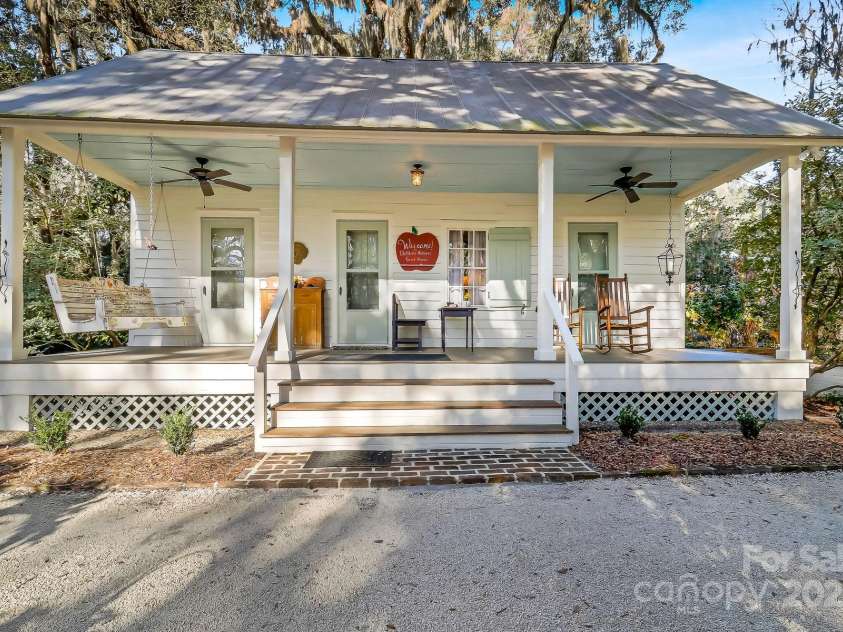 131 Pritchard Street, Bluffton, SC 29910.  MLS# CAR4214365, YatesRealty ID 916. A two bedroom guest cottage as well, originally a boarding house and currently a 5 star Airbnb