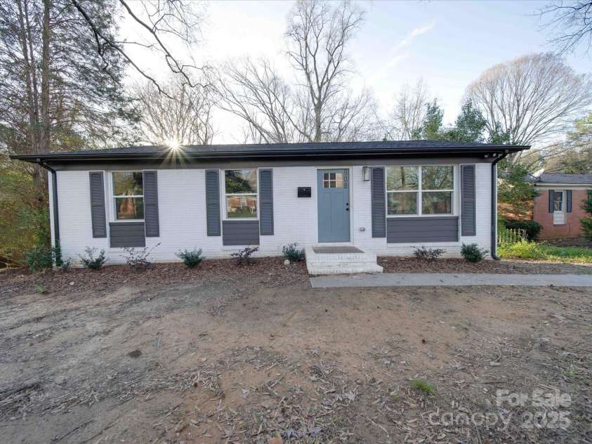 908 Davenport Street, Charlotte, NC 28208.  MLS# CAR4223250, YatesRealty ID 916. Front door faces south east