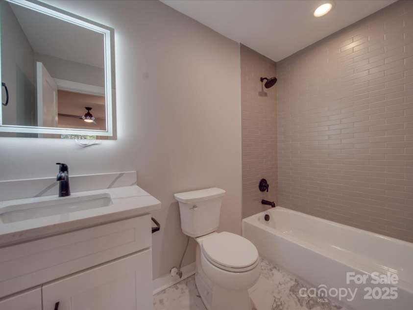 908 Davenport Street, Charlotte, NC 28208.  MLS# CAR4223250, YatesRealty ID 916. Full bath on Main