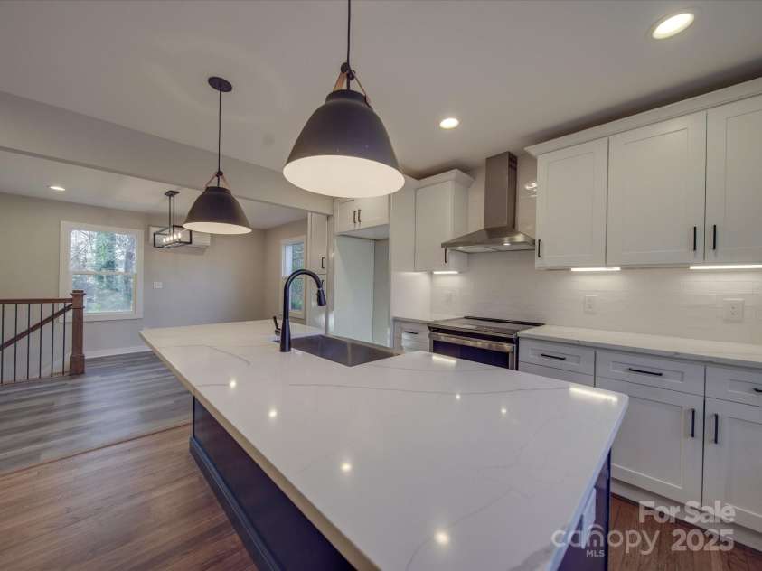 908 Davenport Street, Charlotte, NC 28208.  MLS# CAR4223250, YatesRealty ID 916. Kitchen
