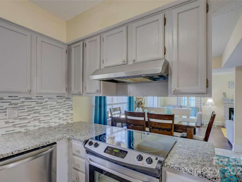 1687 Riverdale Drive, Rock Hill, SC 29732.  MLS# CAR4215824, YatesRealty ID 9160. 