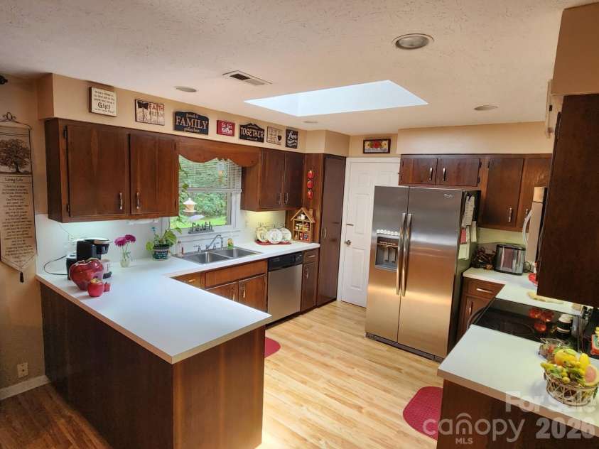 106 Laurel Lane, Etowah, NC 28729.  MLS# CAR4354319, YatesRealty ID 9161. Good counter space