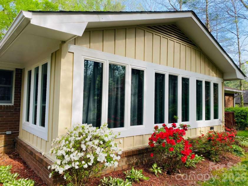 106 Laurel Lane, Etowah, NC 28729.  MLS# CAR4354319, YatesRealty ID 9161. Sunroom room