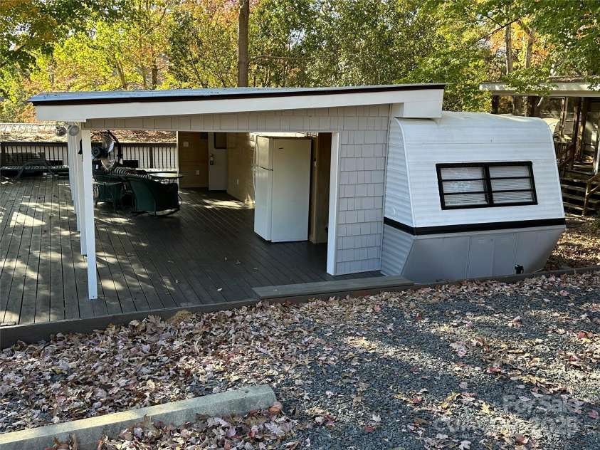 112 Sycamore Street, New London, NC 28127.  MLS# CAR4085587, YatesRealty ID 9161. 