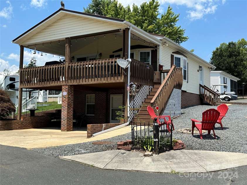 231 Badin View Road, New London, NC 28127.  MLS# CAR4152062, YatesRealty ID 9162. 