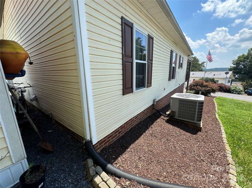 231 Badin View Road, New London, NC 28127.  MLS# CAR4152062, YatesRealty ID 9162. 