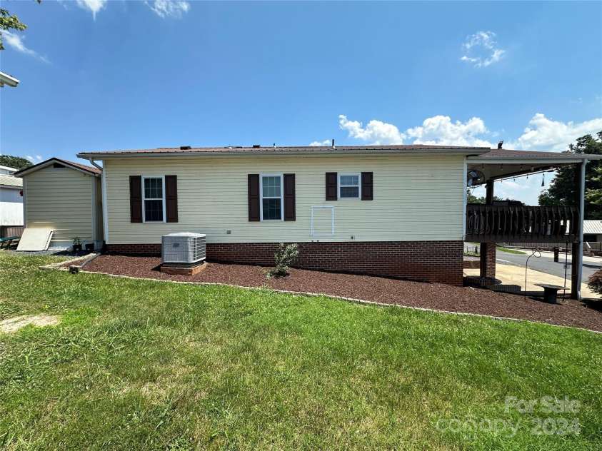 231 Badin View Road, New London, NC 28127.  MLS# CAR4152062, YatesRealty ID 9162. 