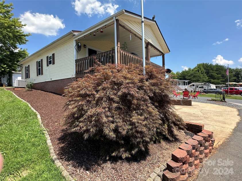 231 Badin View Road, New London, NC 28127.  MLS# CAR4152062, YatesRealty ID 9162. 