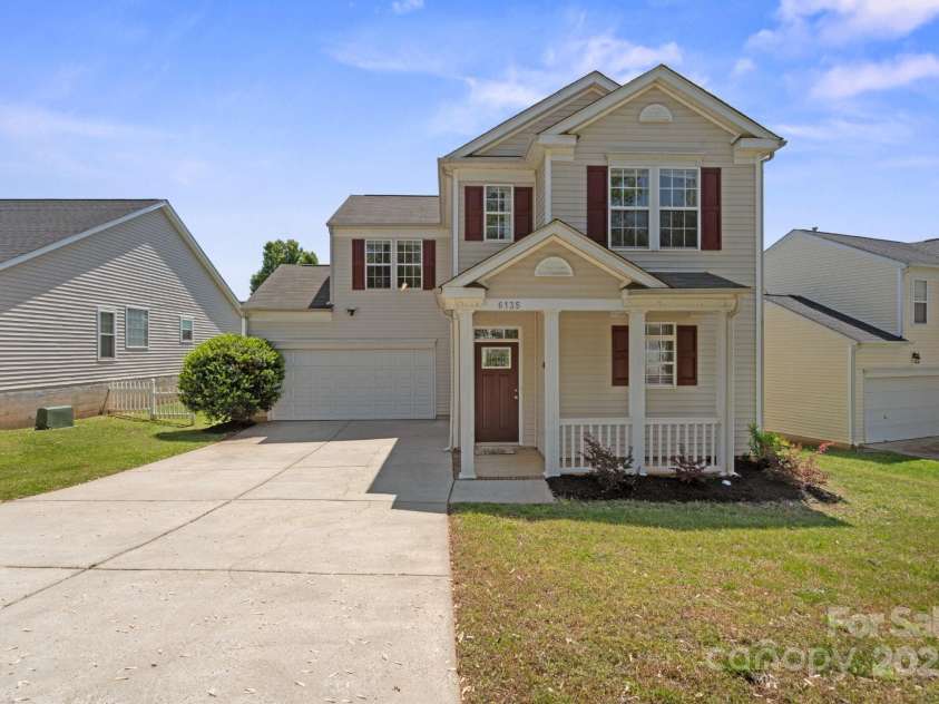 6135 Raisin Tree Lane, Charlotte, NC 28215.  MLS# CAR4247782, YatesRealty ID 9163. 